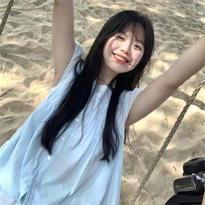 他夏天住在楼下 海报